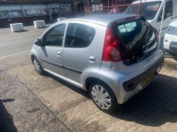 PEUGEOT 107